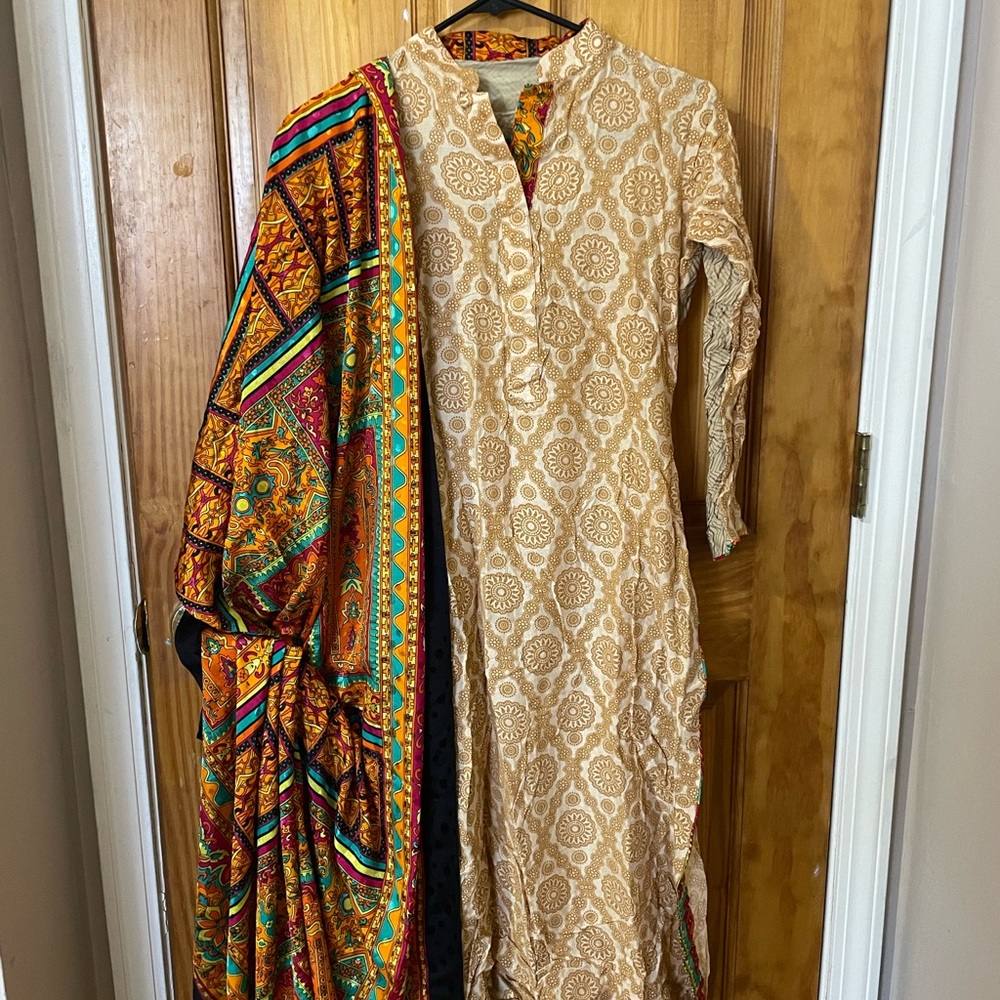 Shalwar kameez / Pakistani suit dress